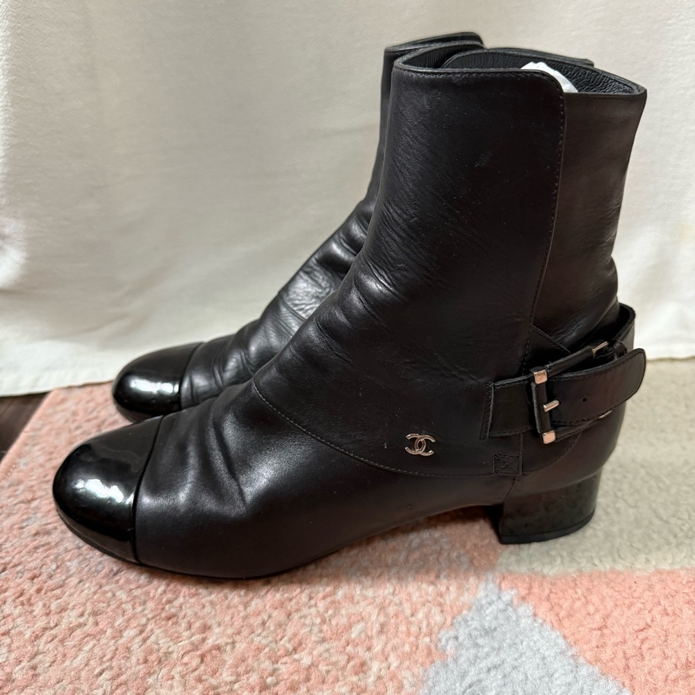 Chanel Moto Interlocking CC Logo Moto Boots - Picture 2 of 13